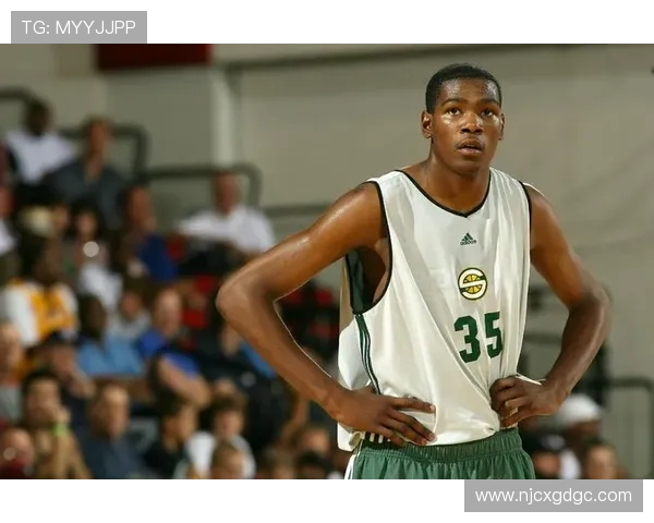 李伟专访：从青涩少年到篮球巨星的奋斗与成长之路